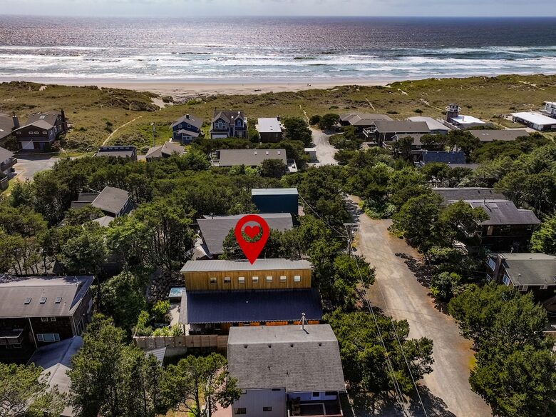 Bright Coastal Getaway Near the Ocean - Manzanita, Oregon