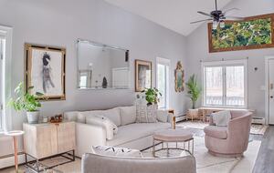 Newtown Court Getaway | Stylish Home for Families & Friends - Hampton Bays, New York