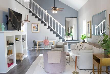 Newtown Court Getaway | Stylish Home for Families & Friends - Hampton Bays, New York