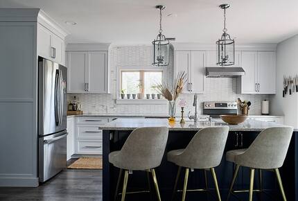 Newtown Court Getaway | Stylish Home for Families & Friends - Hampton Bays, New York