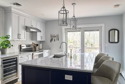 Newtown Court Getaway | Stylish Home for Families & Friends - Hampton Bays, New York