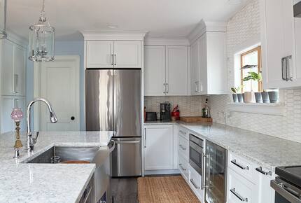 Newtown Court Getaway | Stylish Home for Families & Friends - Hampton Bays, New York