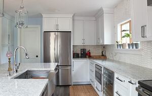 Newtown Court Getaway | Stylish Home for Families & Friends - Hampton Bays, New York