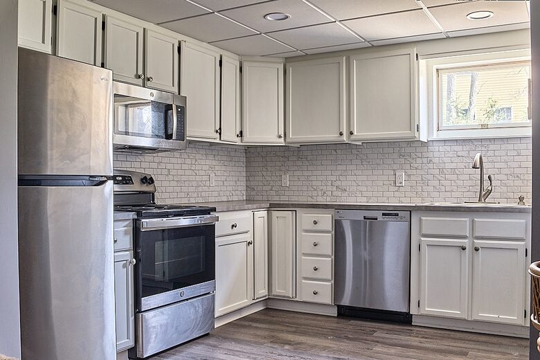 Newtown Court Getaway | Stylish Home for Families & Friends - Hampton Bays, New York