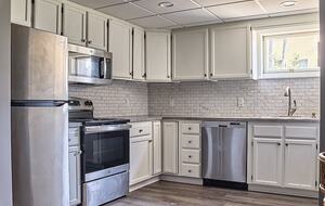 Newtown Court Getaway | Stylish Home for Families & Friends - Hampton Bays, New York