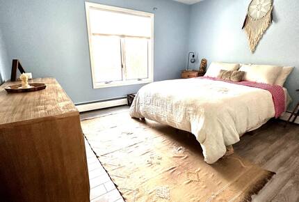 Newtown Court Getaway | Stylish Home for Families & Friends - Hampton Bays, New York