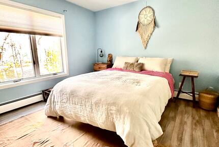 Newtown Court Getaway | Stylish Home for Families & Friends - Hampton Bays, New York