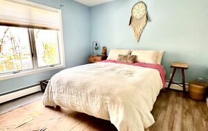 Newtown Court Getaway | Stylish Home for Families & Friends - Hampton Bays, New York