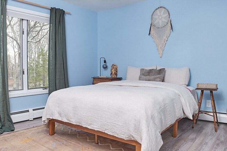 Newtown Court Getaway | Stylish Home for Families & Friends - Hampton Bays, New York