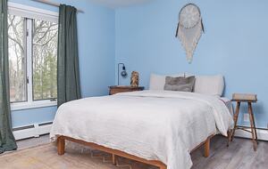 Newtown Court Getaway | Stylish Home for Families & Friends - Hampton Bays, New York