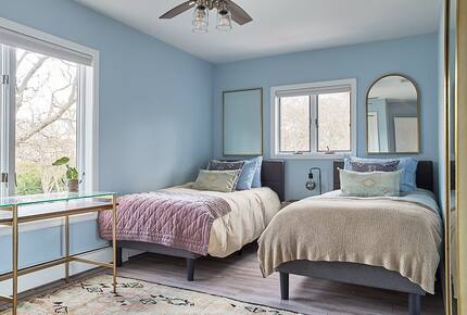 Newtown Court Getaway | Stylish Home for Families & Friends - Hampton Bays, New York