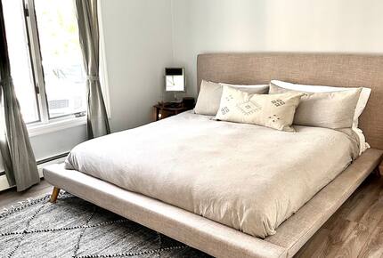 Newtown Court Getaway | Stylish Home for Families & Friends - Hampton Bays, New York