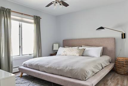 Newtown Court Getaway | Stylish Home for Families & Friends - Hampton Bays, New York