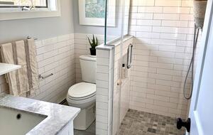 Newtown Court Getaway | Stylish Home for Families & Friends - Hampton Bays, New York