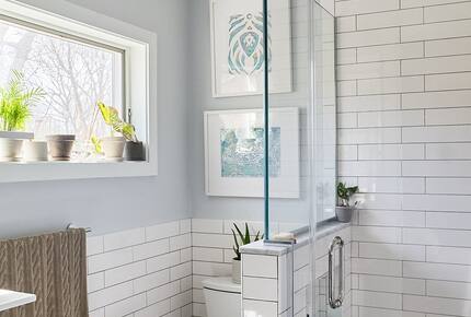 Newtown Court Getaway | Stylish Home for Families & Friends - Hampton Bays, New York