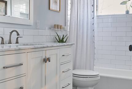 Newtown Court Getaway | Stylish Home for Families & Friends - Hampton Bays, New York