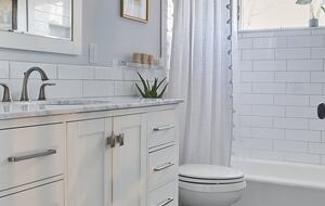 Newtown Court Getaway | Stylish Home for Families & Friends - Hampton Bays, New York