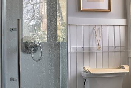 Newtown Court Getaway | Stylish Home for Families & Friends - Hampton Bays, New York