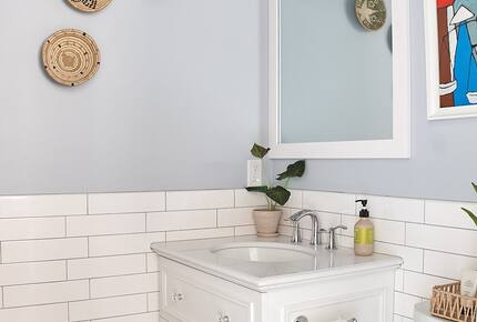 Newtown Court Getaway | Stylish Home for Families & Friends - Hampton Bays, New York