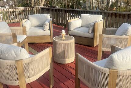 Newtown Court Getaway | Stylish Home for Families & Friends - Hampton Bays, New York