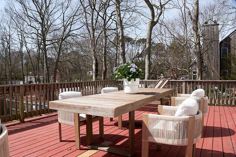 Newtown Court Getaway | Stylish Home for Families & Friends - Hampton Bays, New York