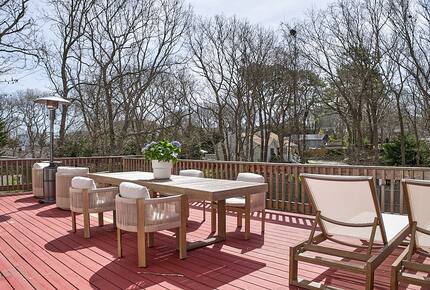 Newtown Court Getaway | Stylish Home for Families & Friends - Hampton Bays, New York