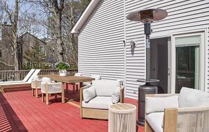 Newtown Court Getaway | Stylish Home for Families & Friends - Hampton Bays, New York