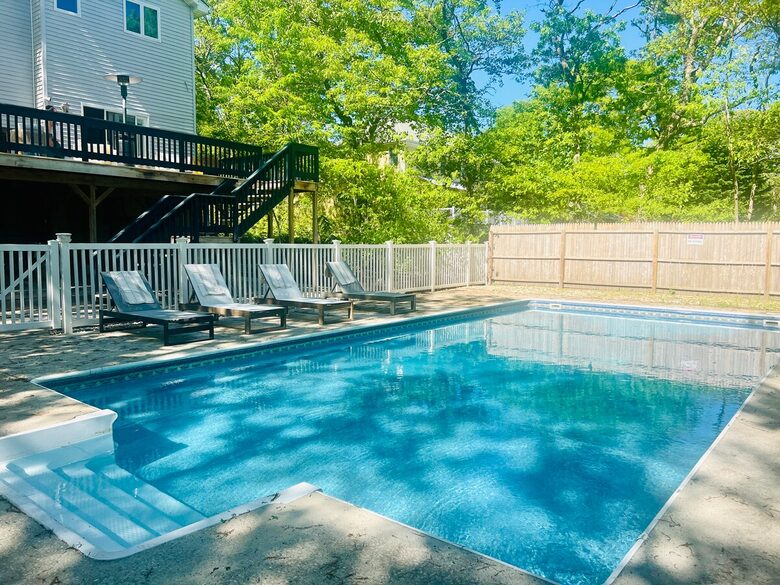 Newtown Court Getaway | Stylish Home for Families & Friends - Hampton Bays, New York