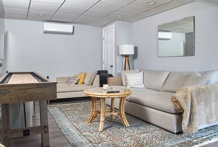 Newtown Court Getaway | Stylish Home for Families & Friends - Hampton Bays, New York