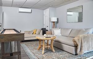 Newtown Court Getaway | Stylish Home for Families & Friends - Hampton Bays, New York