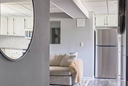 Newtown Court Getaway | Stylish Home for Families & Friends - Hampton Bays, New York