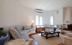 Villa Gioia, a Quiet Coastal Retreat Near Pula & Sardinia’s Famous Beaches - Fox 'e Sali-Monte Agumu, Italy