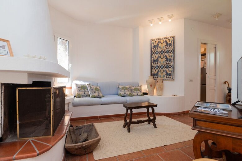 Villa Gioia, a Quiet Coastal Retreat Near Pula & Sardinia’s Famous Beaches - Fox 'e Sali-Monte Agumu, Italy