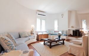 Villa Gioia, a Quiet Coastal Retreat Near Pula & Sardinia’s Famous Beaches - Fox 'e Sali-Monte Agumu, Italy