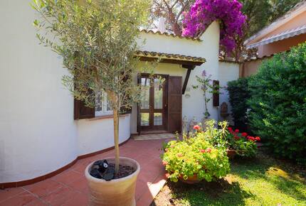 Villa Gioia, a Quiet Coastal Retreat Near Pula & Sardinia’s Famous Beaches - Fox 'e Sali-Monte Agumu, Italy