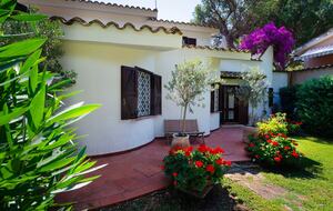 Villa Gioia, a Quiet Coastal Retreat Near Pula & Sardinia’s Famous Beaches - Fox 'e Sali-Monte Agumu, Italy