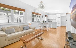 Absolute Beachfront Living with Forever Ocean Views & Sands at your Doorstep! - Palm Beach, Australia