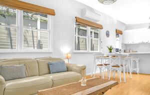 Absolute Beachfront Living with Forever Ocean Views & Sands at your Doorstep! - Palm Beach, Australia