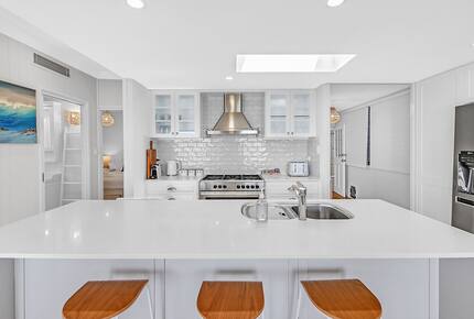 Absolute Beachfront Living with Forever Ocean Views & Sands at your Doorstep! - Palm Beach, Australia