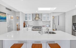 Absolute Beachfront Living with Forever Ocean Views & Sands at your Doorstep! - Palm Beach, Australia