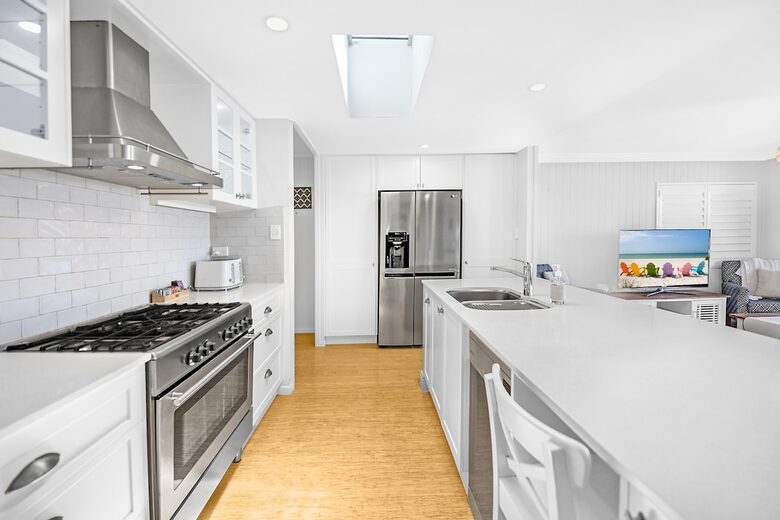 Absolute Beachfront Living with Forever Ocean Views & Sands at your Doorstep! - Palm Beach, Australia