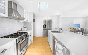 Absolute Beachfront Living with Forever Ocean Views & Sands at your Doorstep! - Palm Beach, Australia