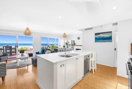 Absolute Beachfront Living with Forever Ocean Views & Sands at your Doorstep! - Palm Beach, Australia