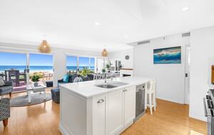Absolute Beachfront Living with Forever Ocean Views & Sands at your Doorstep! - Palm Beach, Australia
