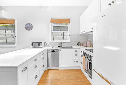 Absolute Beachfront Living with Forever Ocean Views & Sands at your Doorstep! - Palm Beach, Australia