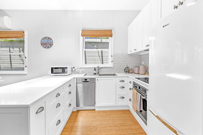 Absolute Beachfront Living with Forever Ocean Views & Sands at your Doorstep! - Palm Beach, Australia