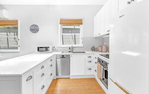 Absolute Beachfront Living with Forever Ocean Views & Sands at your Doorstep! - Palm Beach, Australia