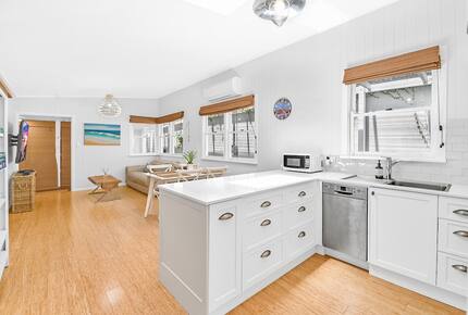 Absolute Beachfront Living with Forever Ocean Views & Sands at your Doorstep! - Palm Beach, Australia