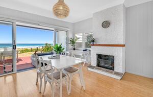 Absolute Beachfront Living with Forever Ocean Views & Sands at your Doorstep! - Palm Beach, Australia
