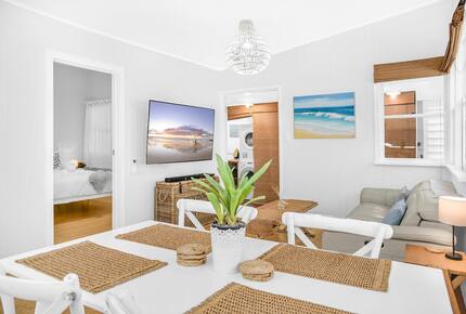 Absolute Beachfront Living with Forever Ocean Views & Sands at your Doorstep! - Palm Beach, Australia